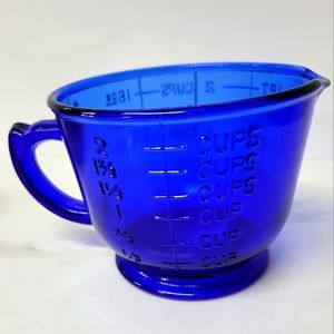 VINTAGE Blue Hazel Atlas 2 Cup Measuring Pitcher
